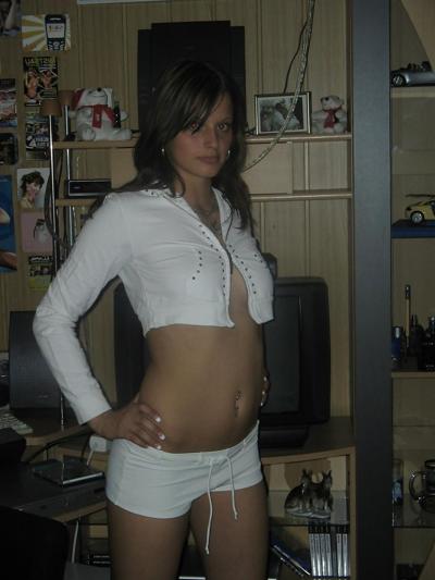 25P Hot amateur teen strips belt bra