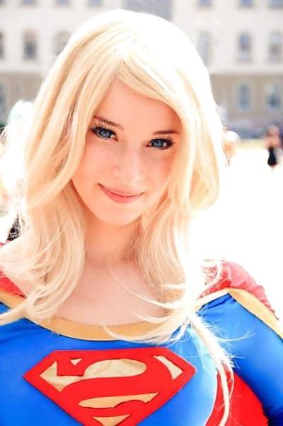 11P Elle a l'air sexy dans tous les costumes qu'elle porte