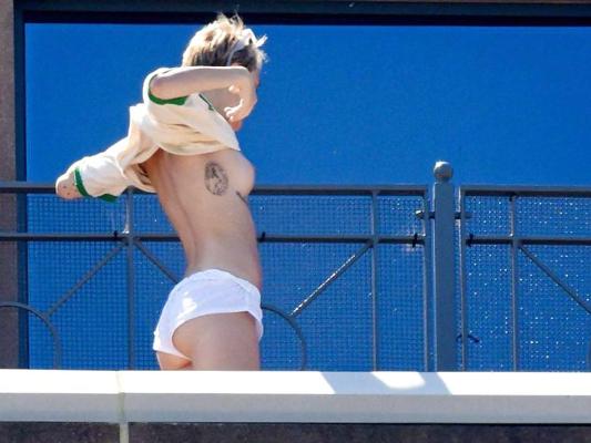 11P MILEY CYRUS OBEN OHNE
