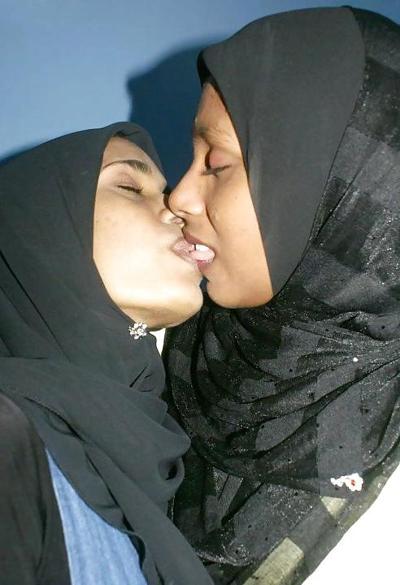 6P Hijab Lesbian