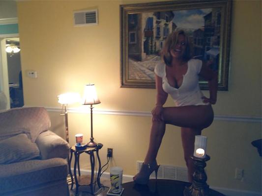 25P Amateur Blonde Exhibitionist Loves Showing Off Her Milf Body