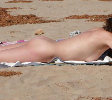 17P BEACH nue a la plage 