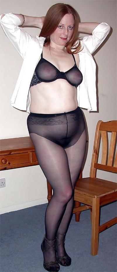 25P Amateur-Dame mit Schleierhut und hauchdünnen Strumpfhosen