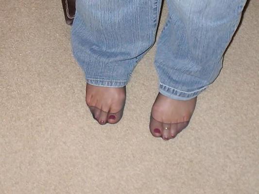 20P My feet in pantyhose for your CUM