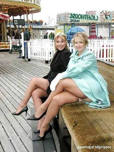10P Sexy mother-daughter pairs 3