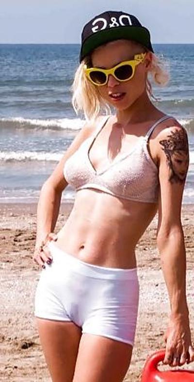 9P Yolandi Visser 