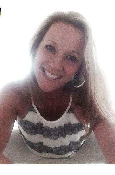 8P Milf Vickie Dudley selfie peitos foto