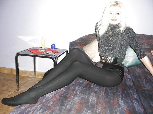 25P She's Soo Sexy In Pantyhose!!