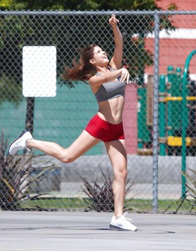 17P Amanda Cerny - Joue au basket