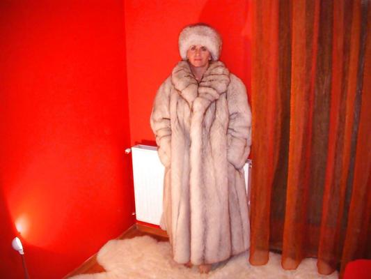 12P Милфа с шубой в любительском видео