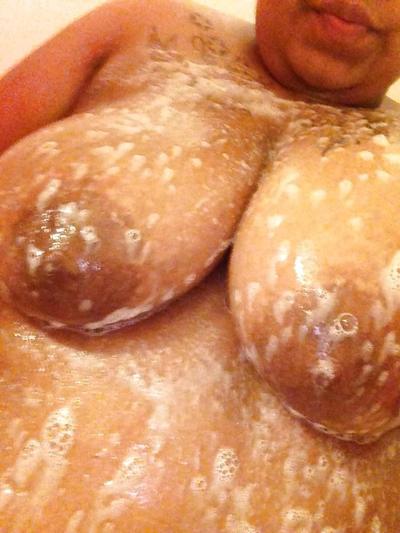 25P Жасмин (большие сиськи, огромные ареолы) и хорошенькая киска