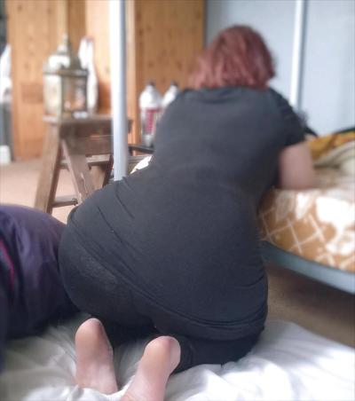 4P Vêtu courbée mature gros cul MILF