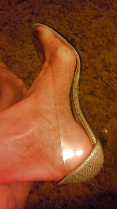 25P MATURE FEET AND SHOES