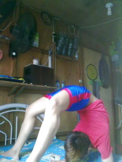 25P Ce Femboy est si flexible