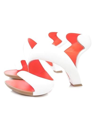 12P NUR TOLLE SCHUHE, SKULPTUREN ODER FOLTERGERÄTE? - VON NWST