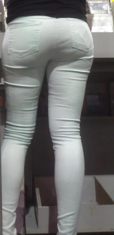 25P Gros cul et fesses d'ado juteux en jeans