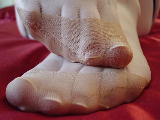14P Girlfriends sexy nylon feet
