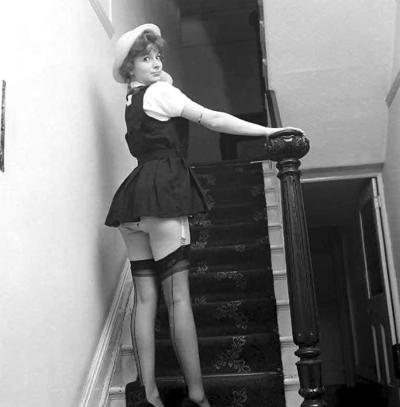 25P 1960s English lady shows legs