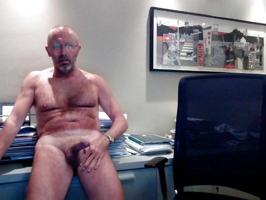 13P Italian mature man in office