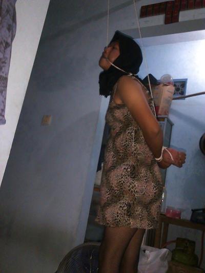 5P Indonésien - jilbab bdsm