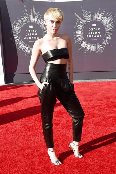 22P Miley Cyrus - Tight Teen Slut for a Hard Fuck !!!