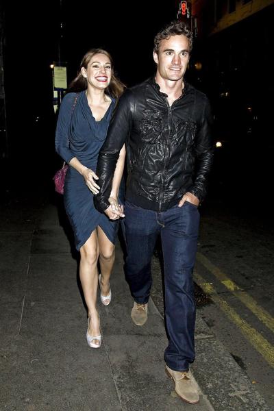 13P Kelly Brook quitte la discothèque Mahiki à Londres