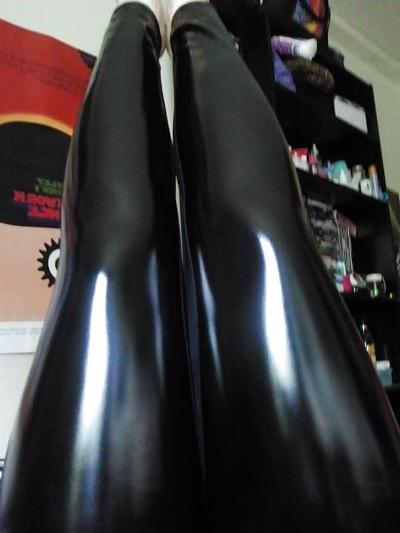 25P Girls in shiny leggings that i love hot horny sexy cute 