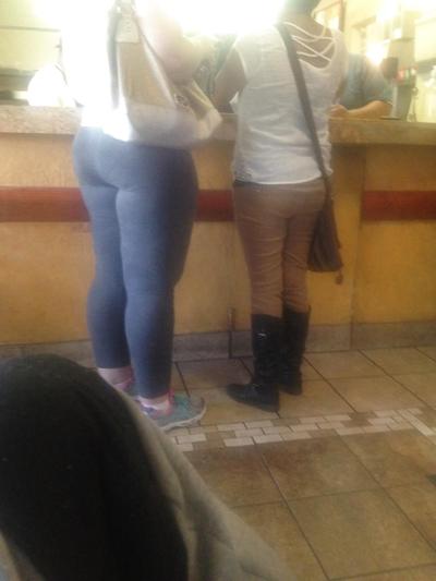 10P I love random huge thighs and booty