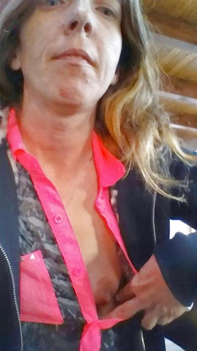 14P Tiny tits and big nipples selfies