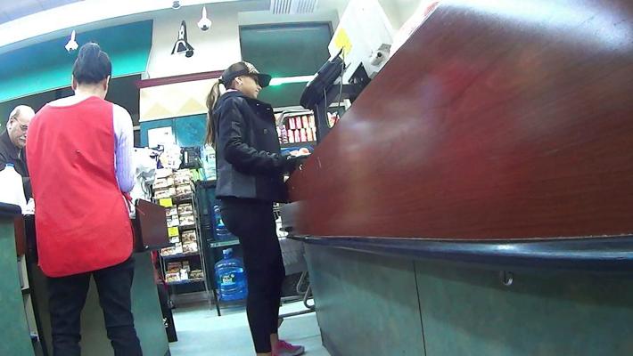 12P Un autre incroyable cul de latina en spandex