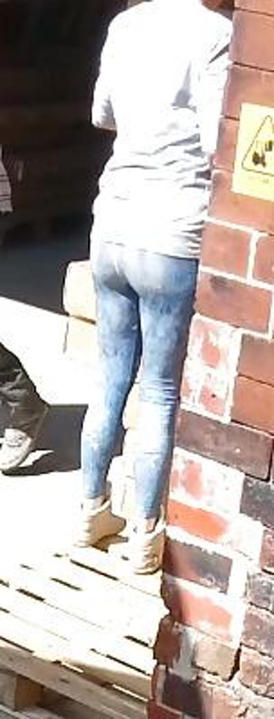 10P Un cul incroyable dans un jean moulant !
