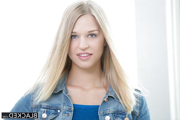 15P BLACKED - Лейси Джонсон сквиртует на большой черный член