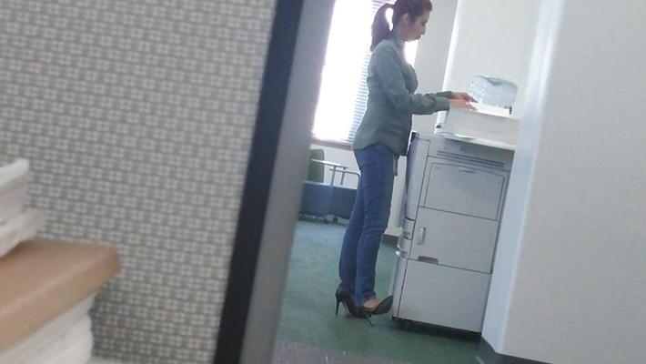 4P Hottie at work in jeans and heels 