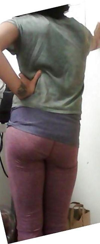 8P Butin latina serré dans un pantalon de yoga