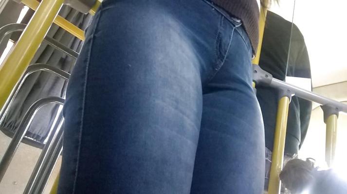 5P GIRL ON THE BUS