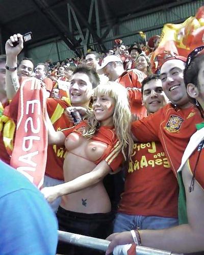 25P Exhibitionist and babes in public