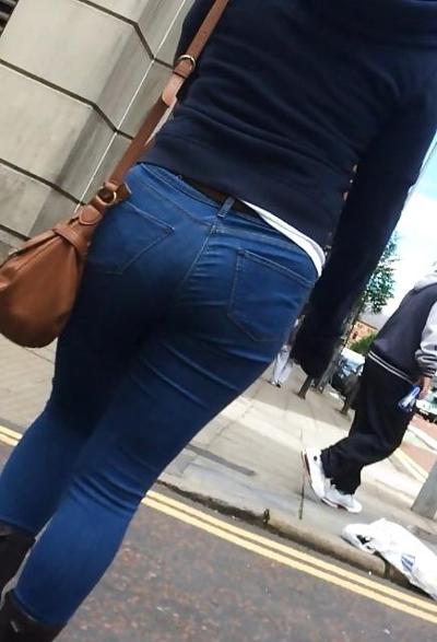 4P Cul potelé en jeans serrés