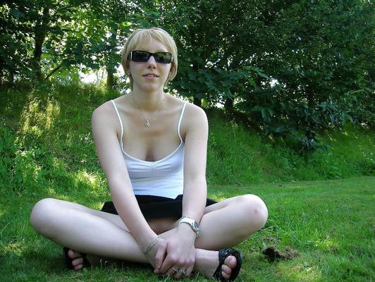 5P Teen flashes in the park.....