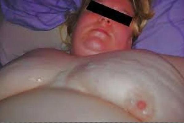 8P BBW Devil Girl se met nue et couverte de sperme