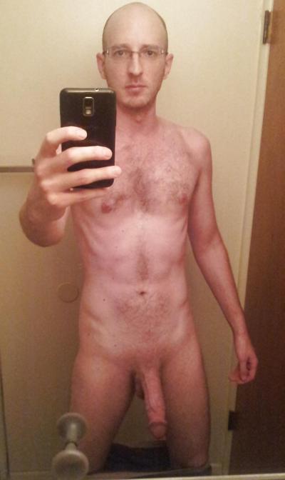 11P Naked bathroom selfies