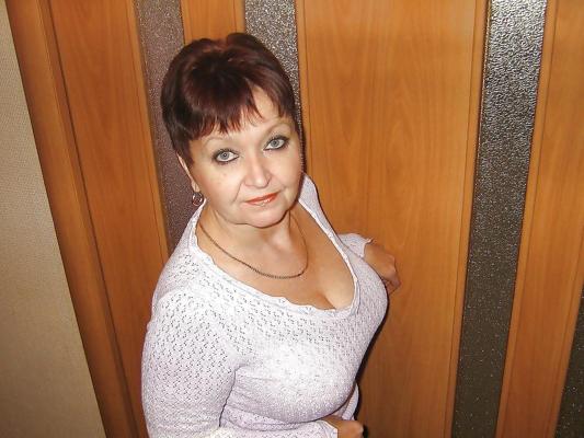 25P ロシアの熟女巨乳おばあちゃん！素人混合！