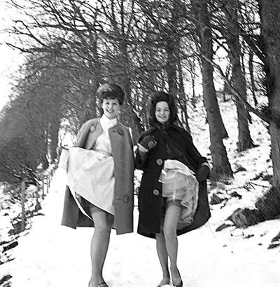 25P Vintage ladies-white panties and snow!