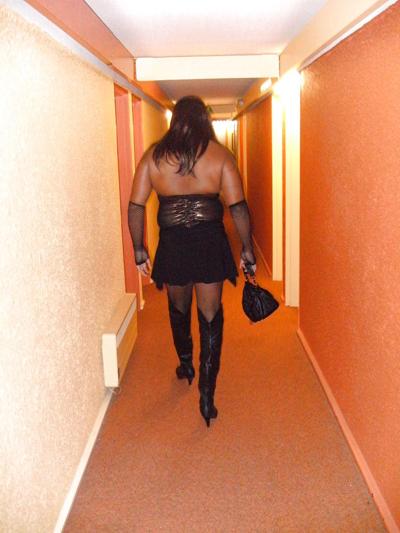20P Je suce travesti black