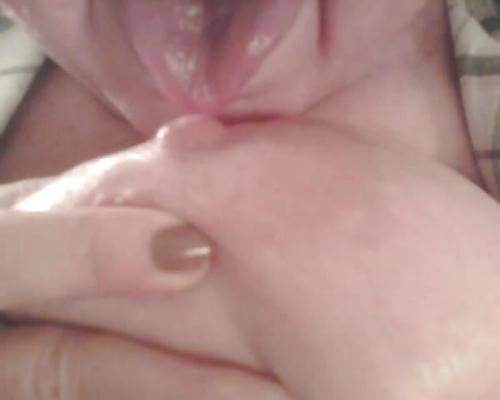 10P Slavegirl shows her huge tits