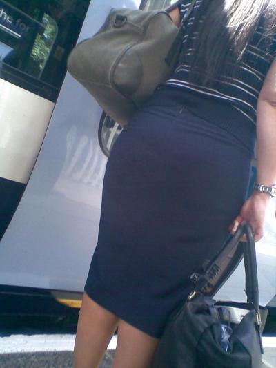 16P Femmes d'affaires sexy avec de gros culs en jupe et pantalon moulants