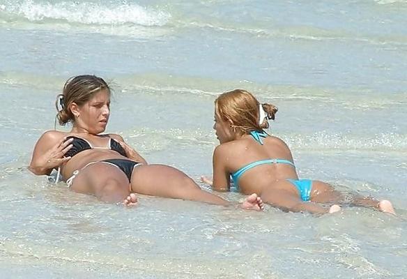 25P Voyeur beach
