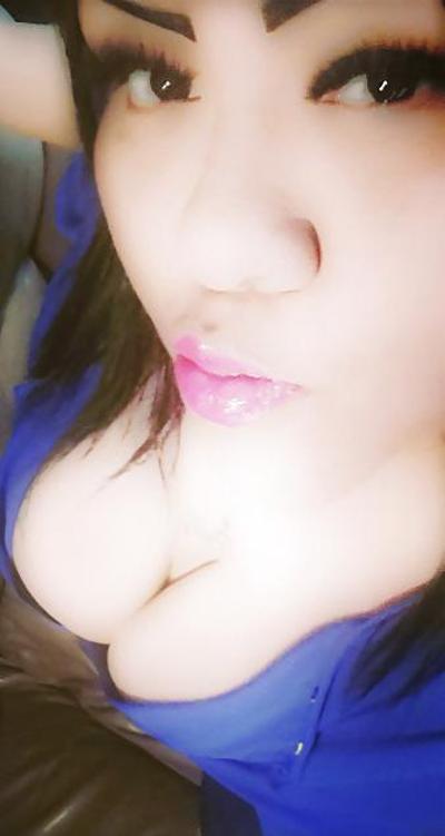 10P Latina cleavage