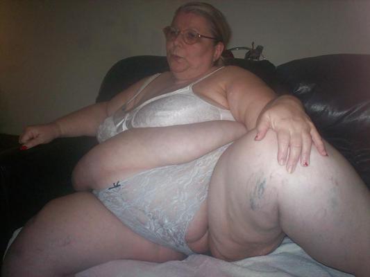 10P Any one want to do pics and vids with me 