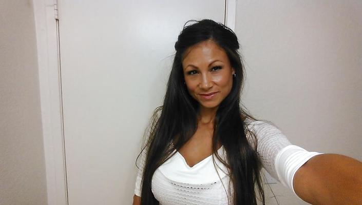 14P Latina milf with body