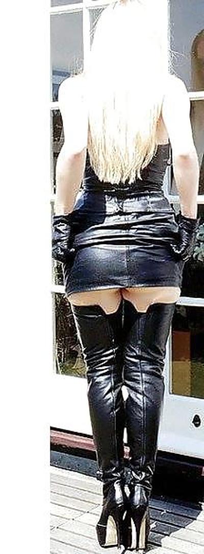 16P Facebook Latex Slut Christine Vogel